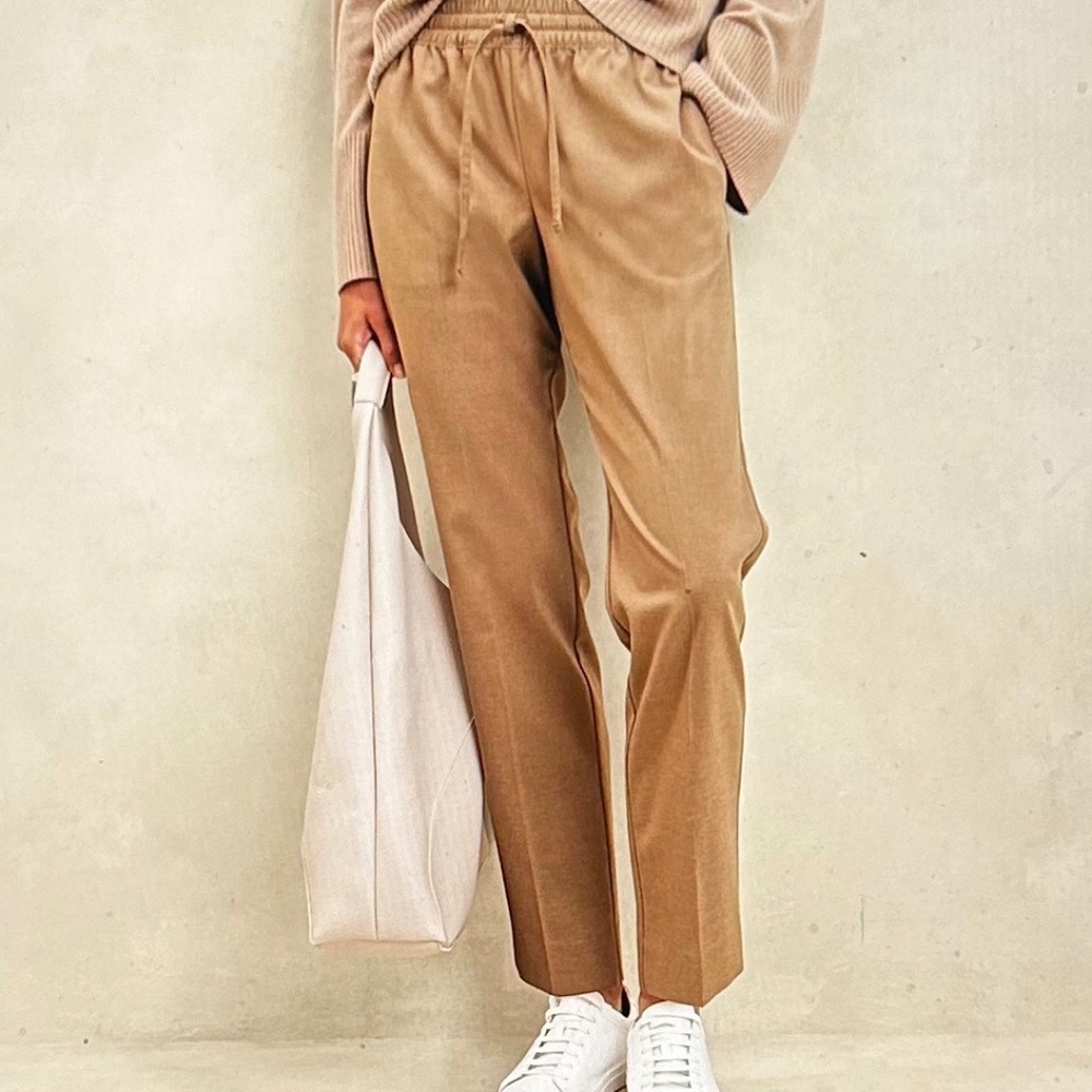 NWT!!! Banana Republic PULL-ON TAPERED PANT in Acorn, Size XS